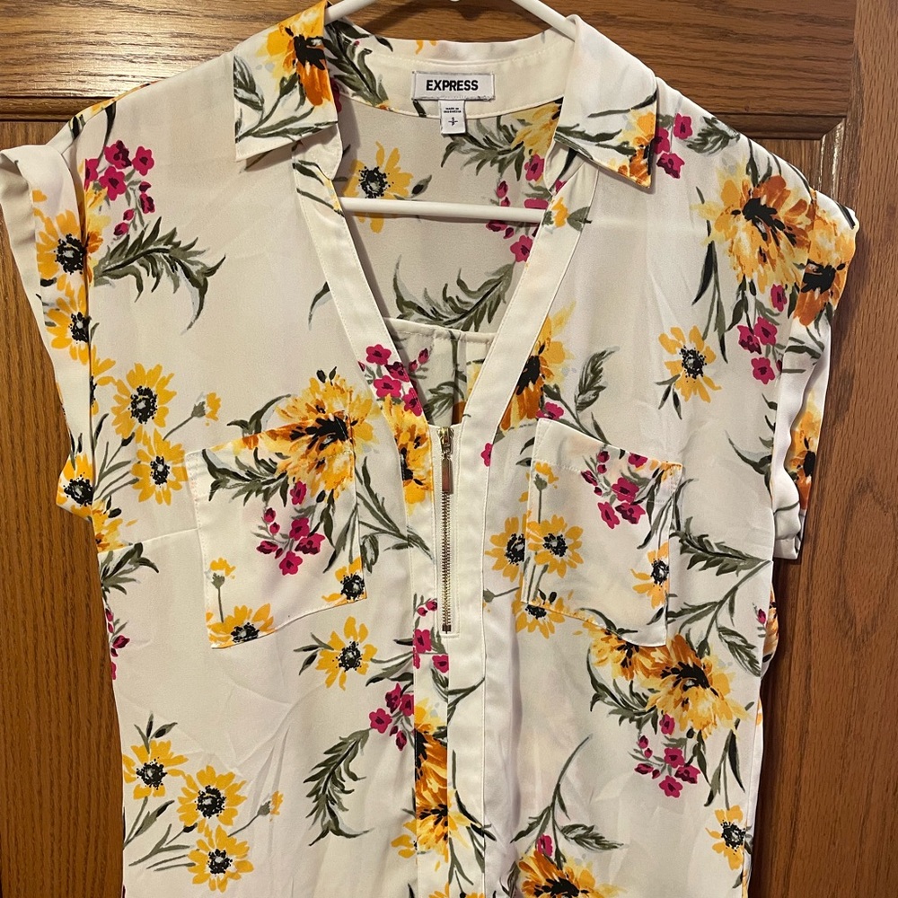 Floral Express short sleeve blouse